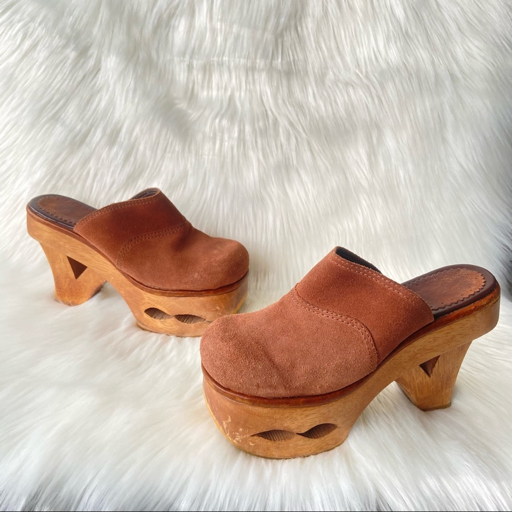 Vintage 1970’s Wood Suede Platform Clogs - Picture 4 of 13